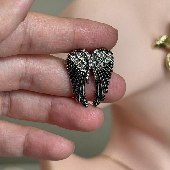 Elegant Gold and Silver Angel Wing Brooch. - Picture 5 of 6